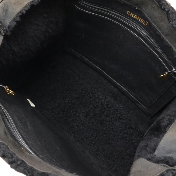 CHANEL Black Leather Shoulder Bag - Picture 7 of 10